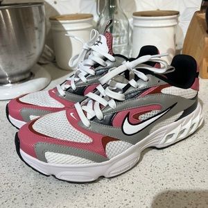 NWOT WOMENS NIKE ZOOM AIR FIRE SIZE 10